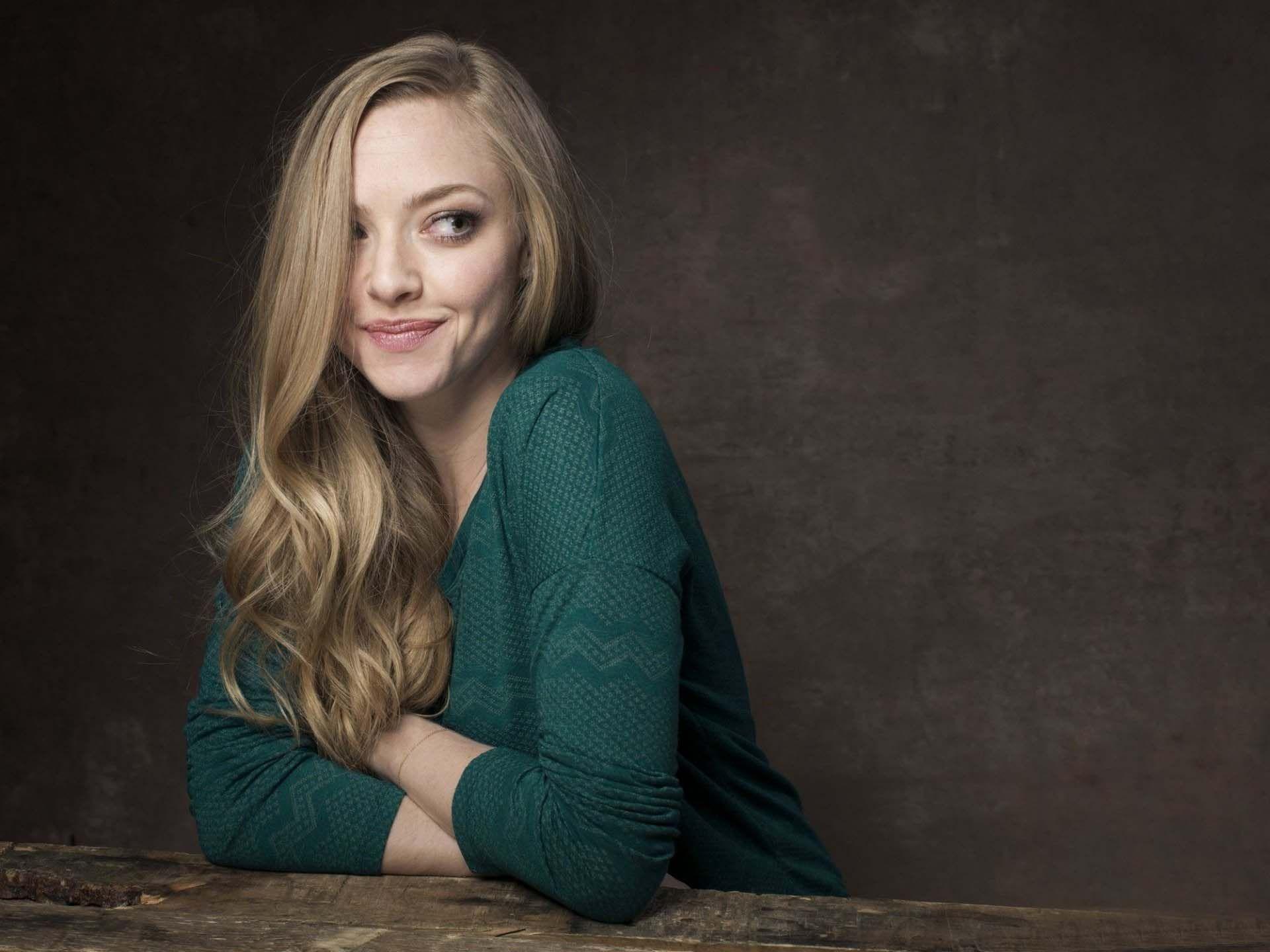 Amanda Seyfried Portrait Photoshoot Wallpapers