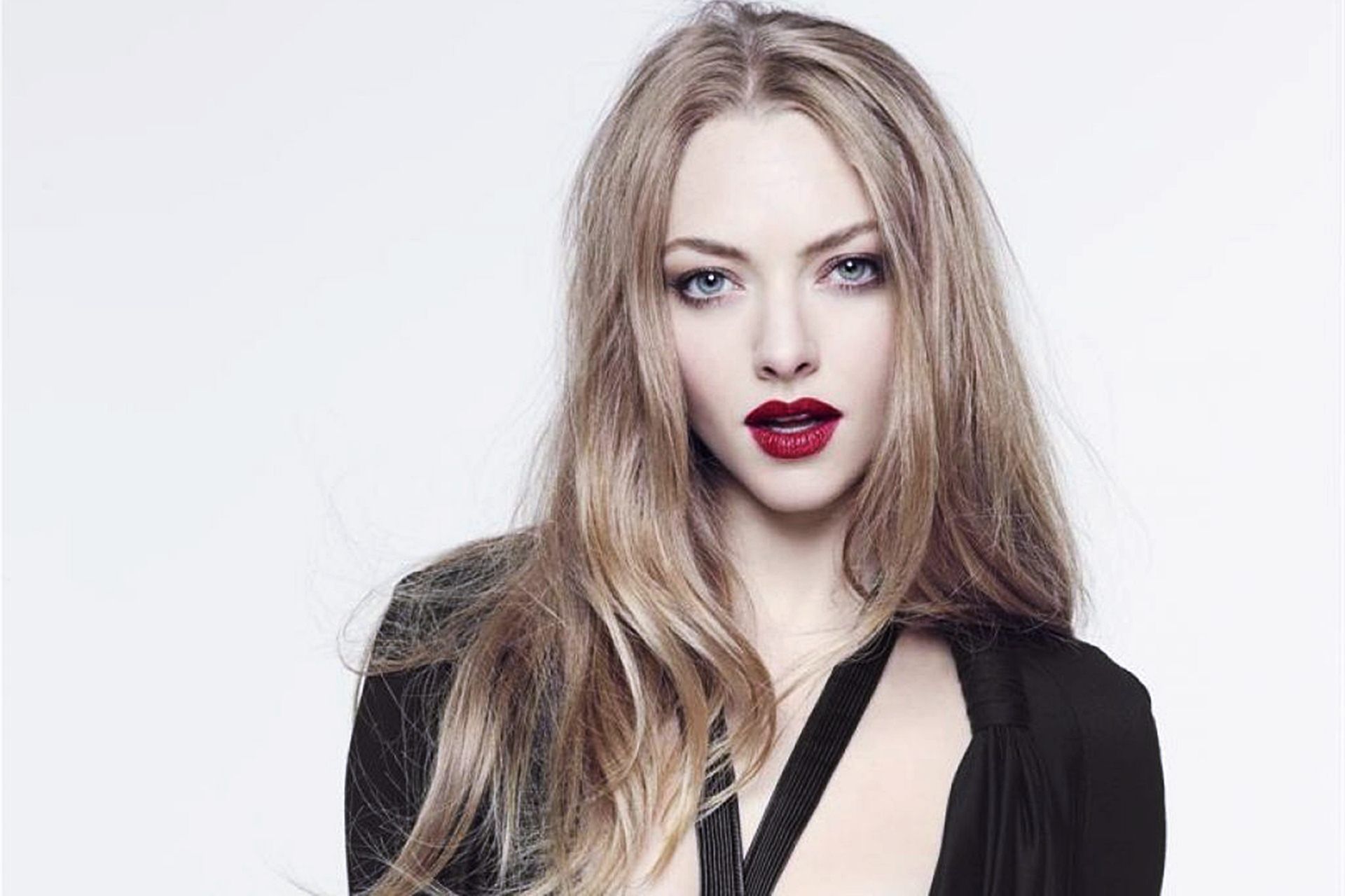 Amanda Seyfried Portrait Photoshoot Wallpapers