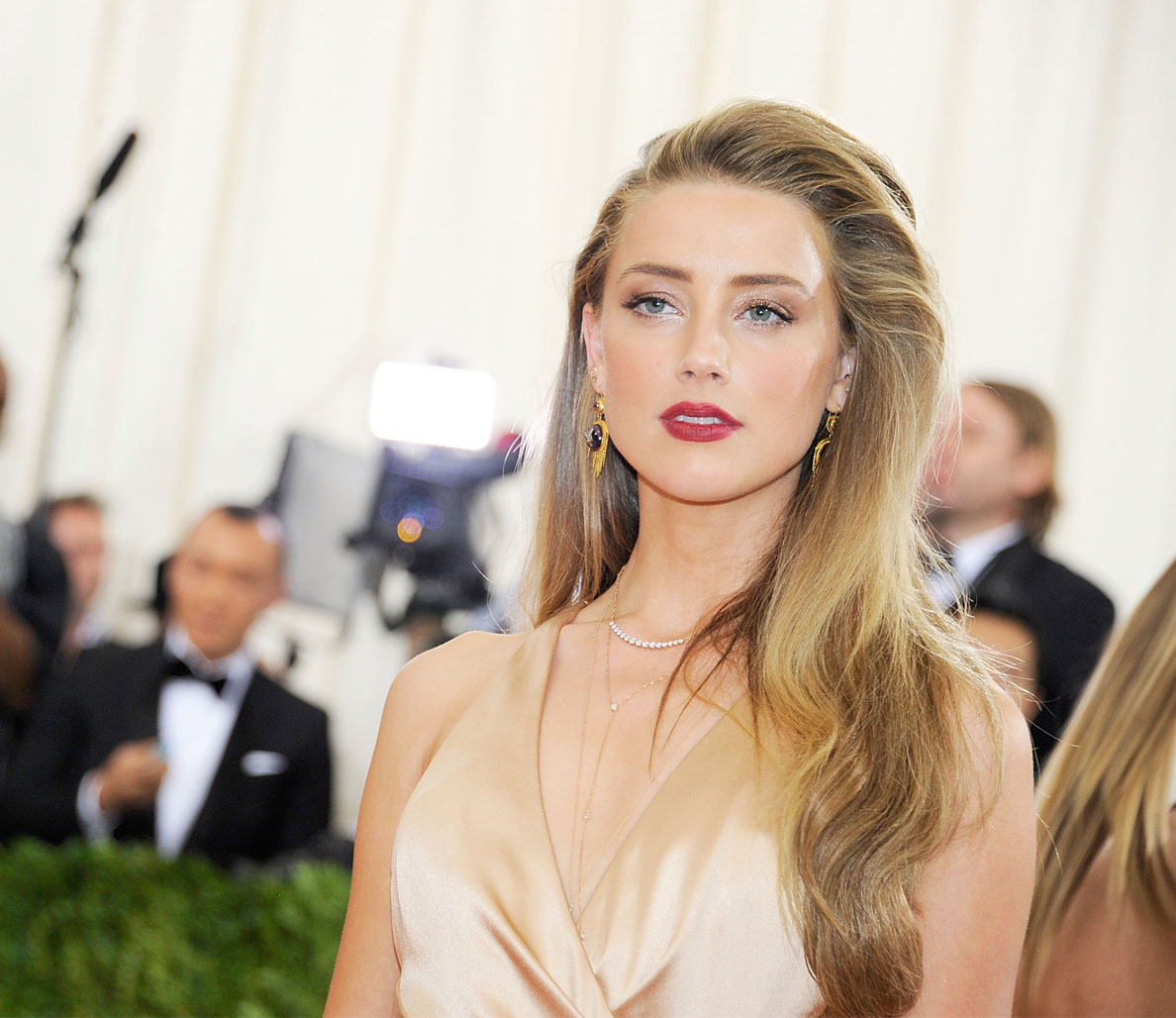 Amber Heard Actress In Blue Wallpapers