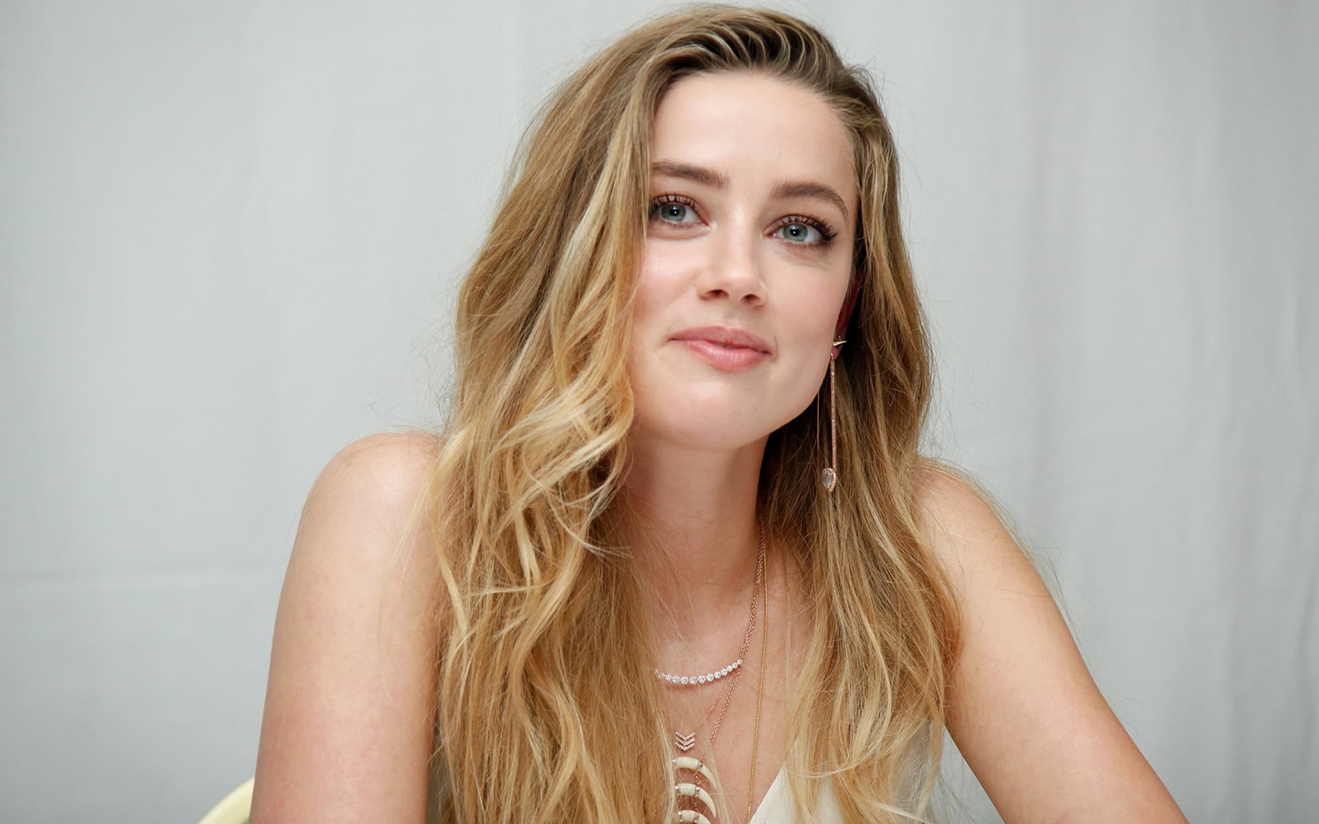 Amber Heard In Blue Wallpapers