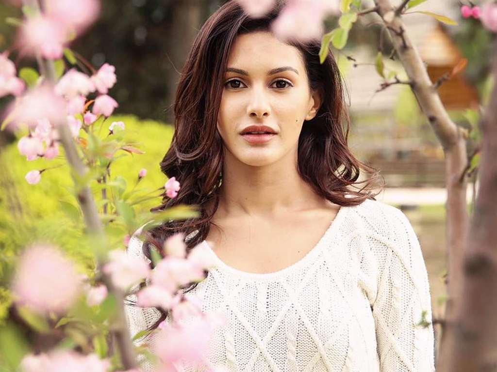 Amyra Dastur Wallpapers