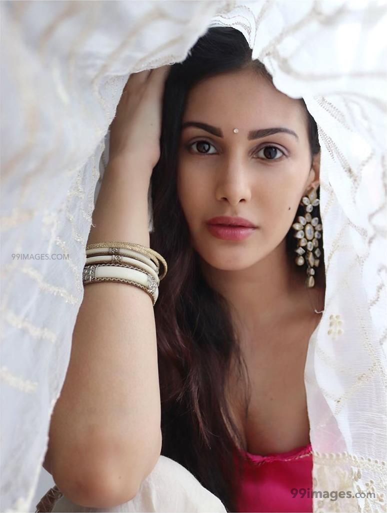 Amyra Dastur Wallpapers