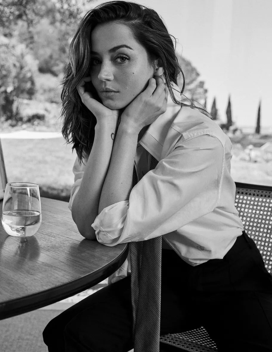 Ana de Armas Beautiful Monochrome Wallpapers