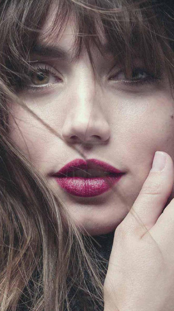 Ana de Armas Cute Face Wallpapers