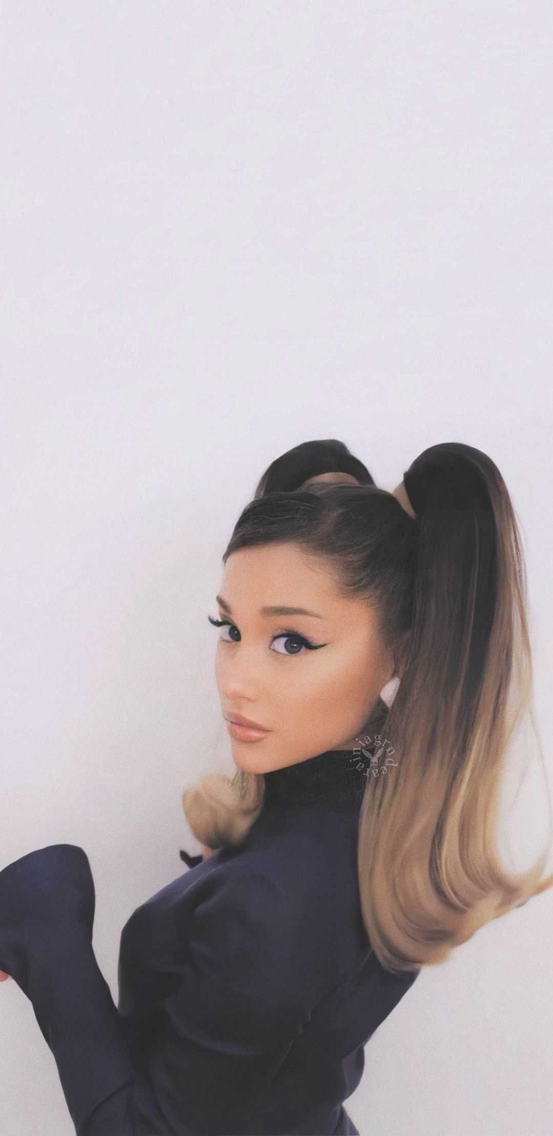 Ariana Grande 2021 Singer Wallpapers