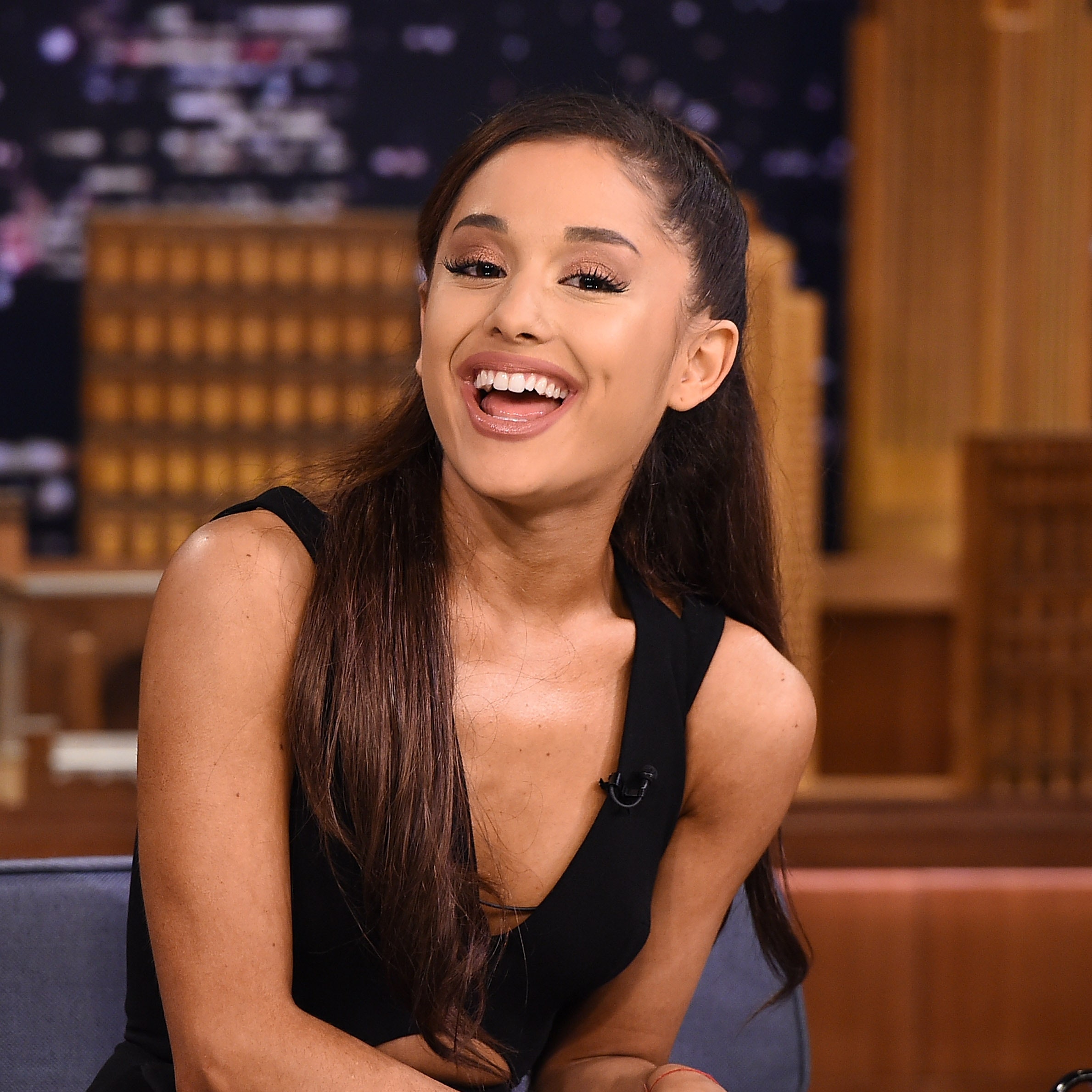 Ariana Grande 2021 Singer Wallpapers