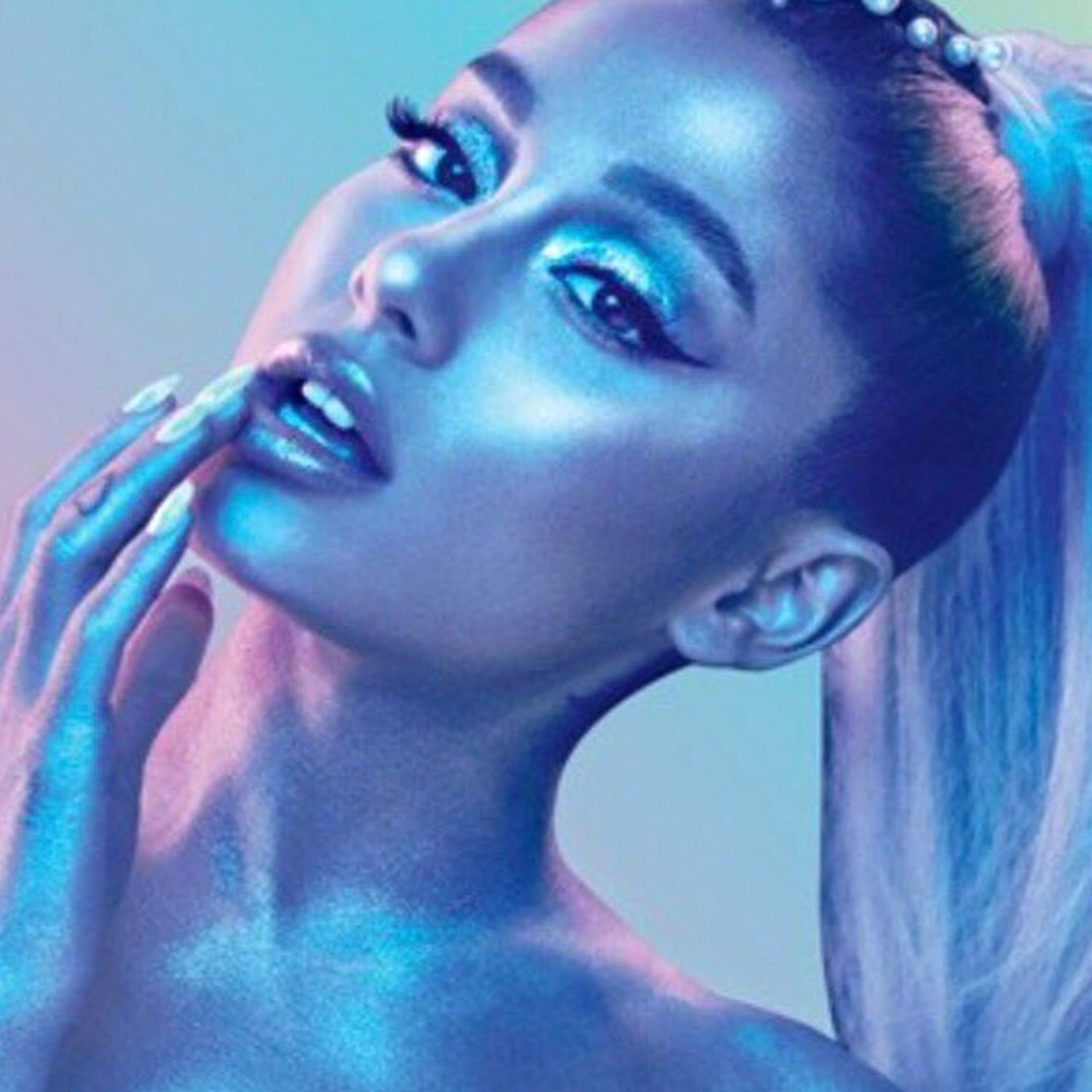 ariana grande cloud eau Wallpapers