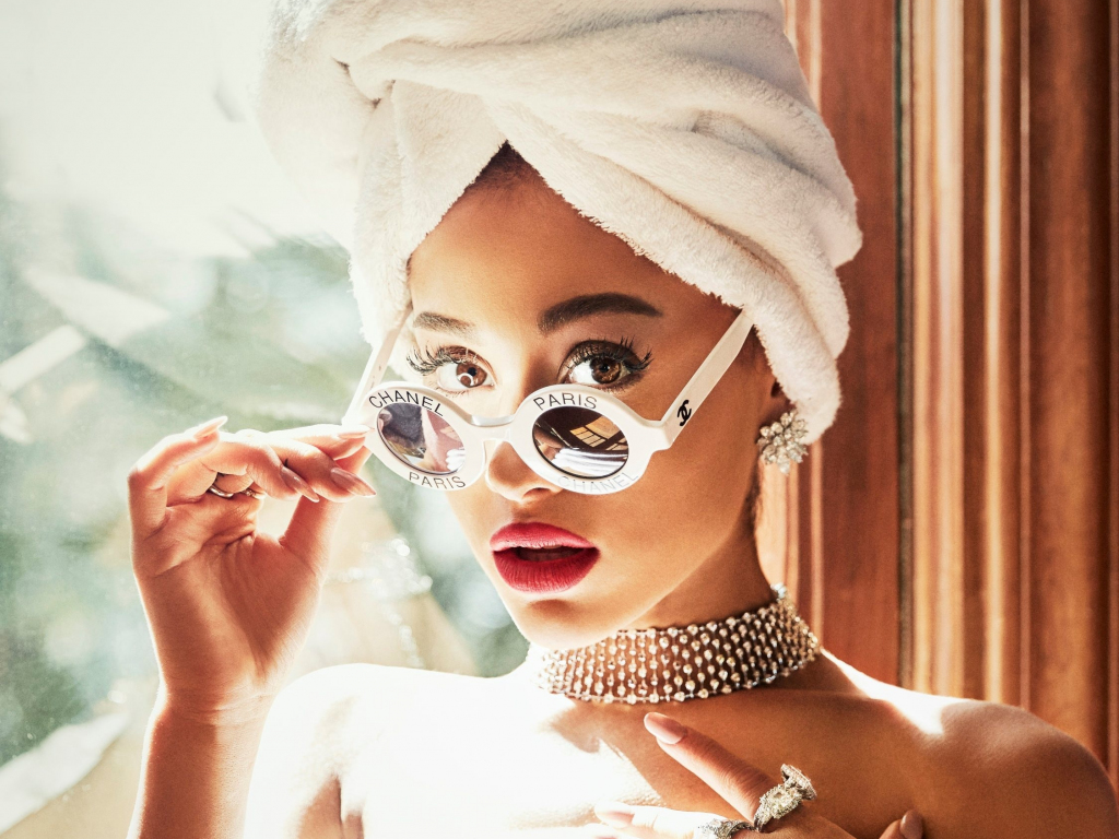 Ariana Grande Heart Sunglasses 4K Wallpapers