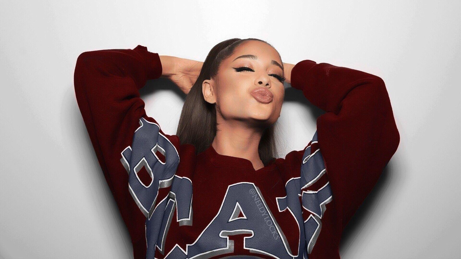 ariana grande laptop Wallpapers