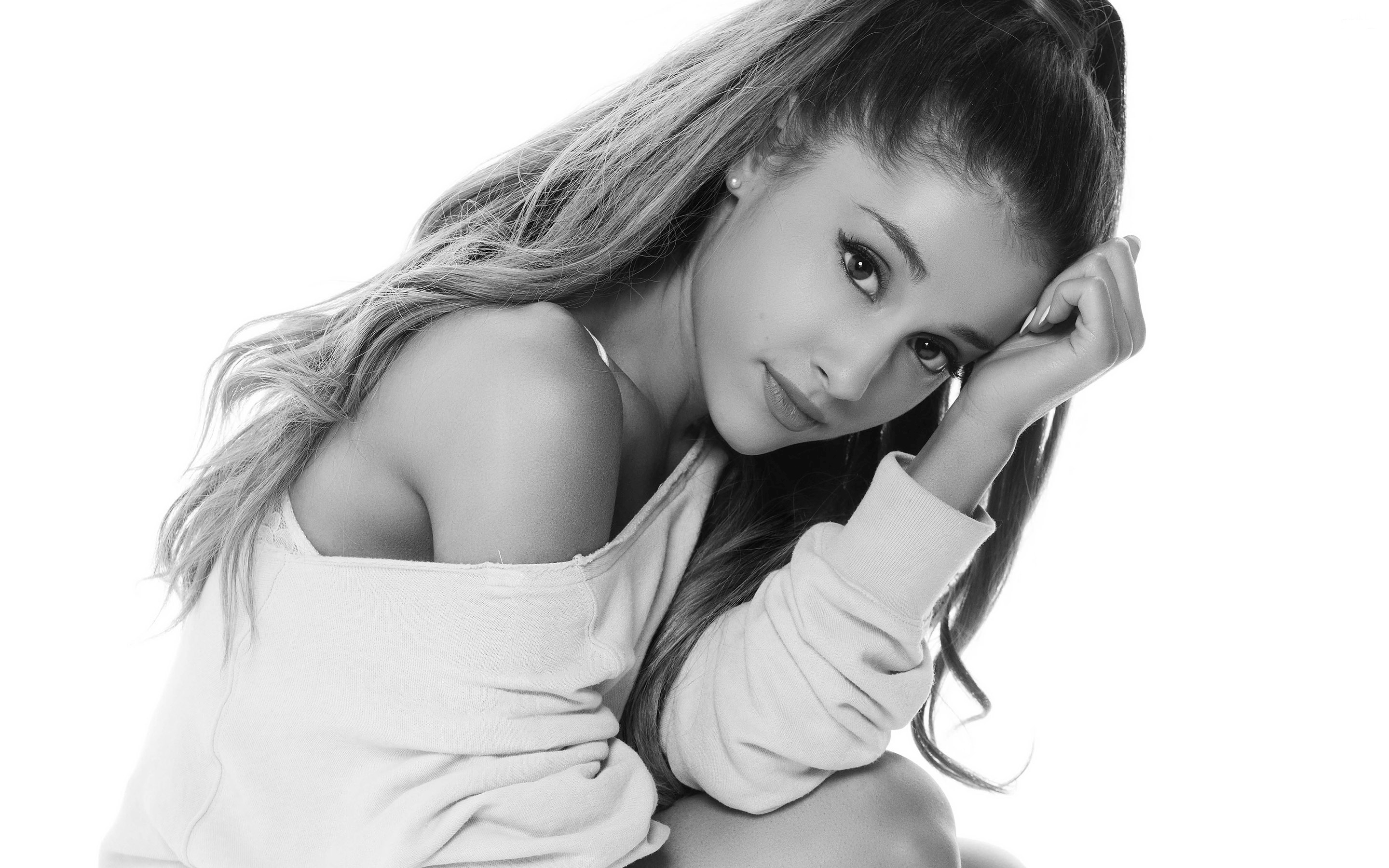 Ariana Grande Portrait 2018 Wallpapers