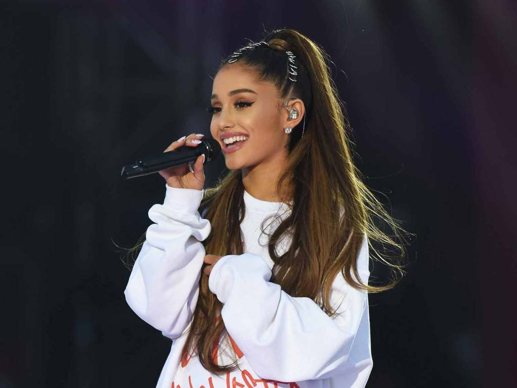 Ariana Grande Singer 2018 Wallpapers