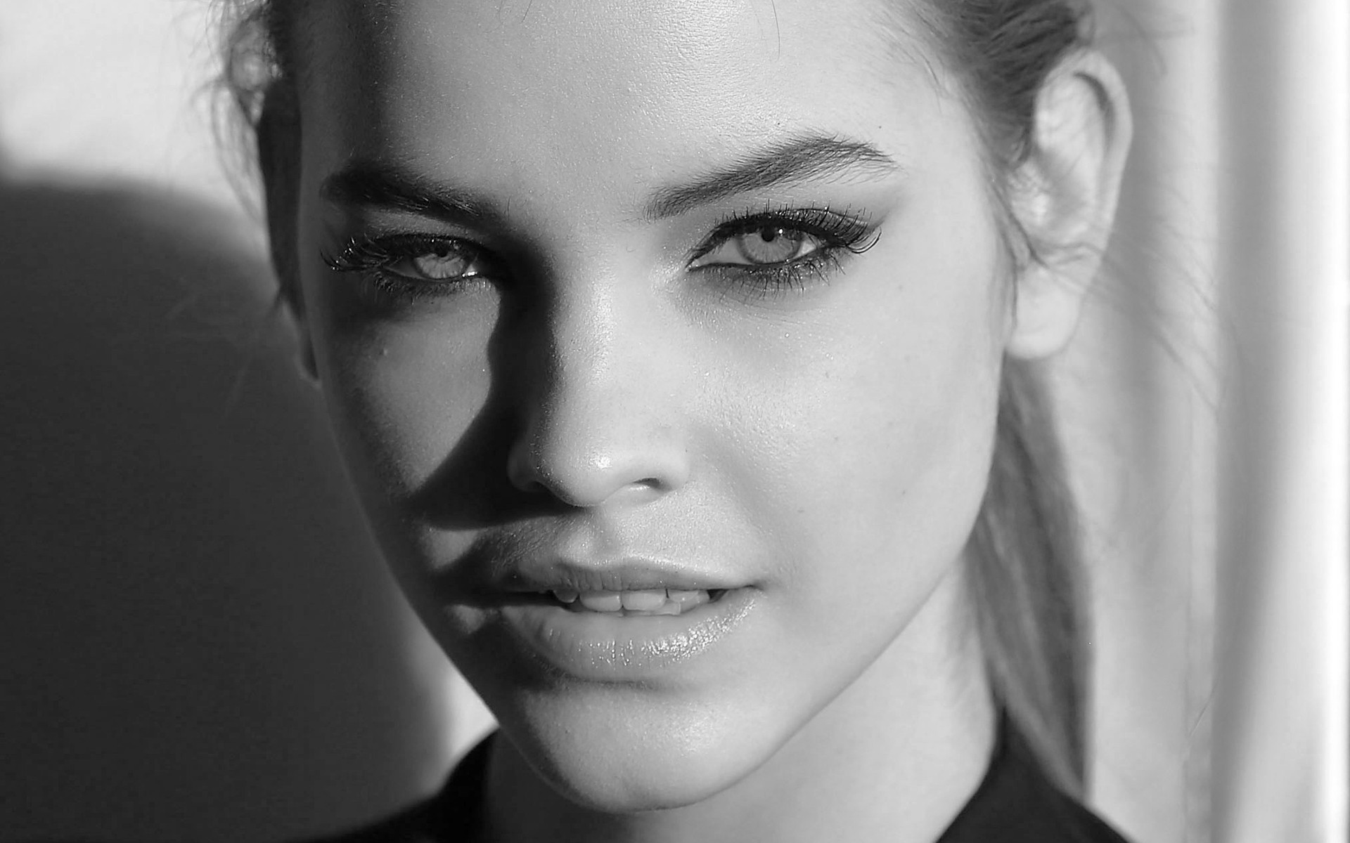 Barbara Palvin Monochrome Wallpapers