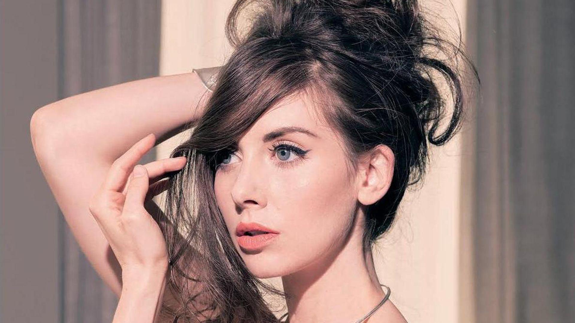 Beautiful Alison Brie Eyes Wallpapers