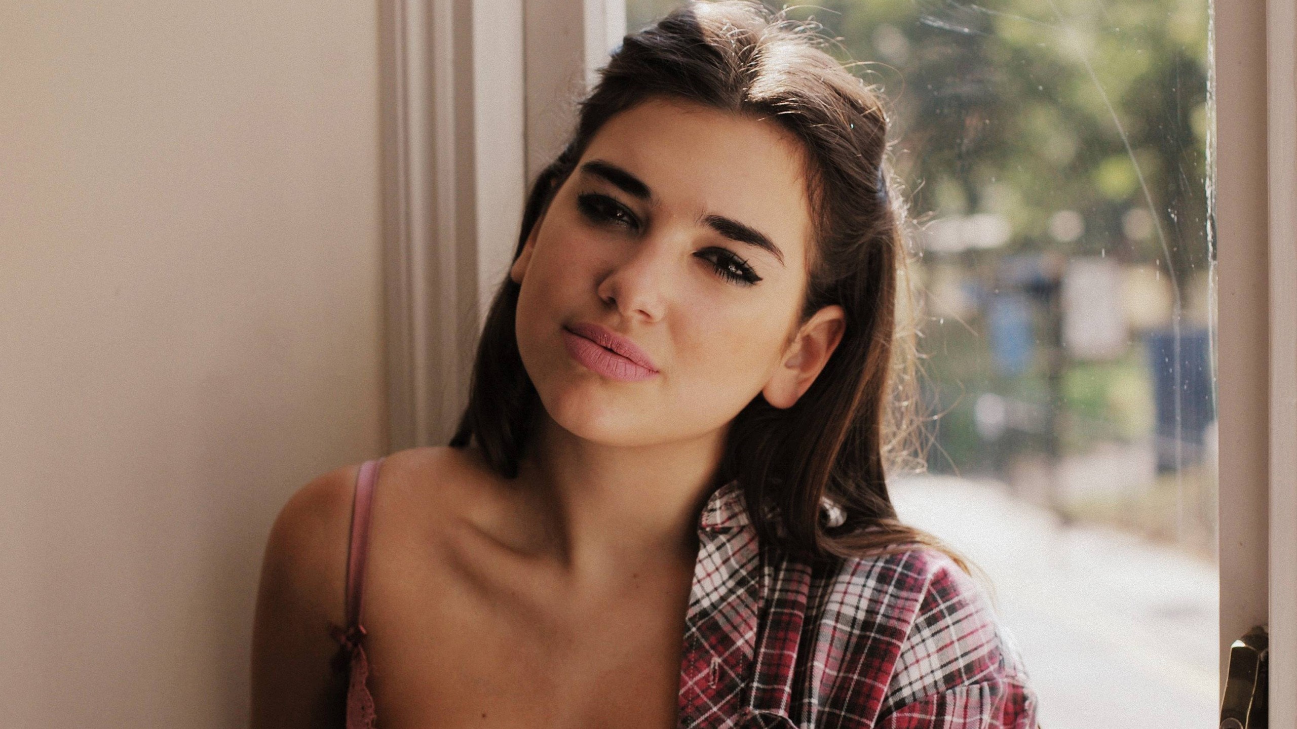 Beautiful Dua Lipa Long Hair Wallpapers