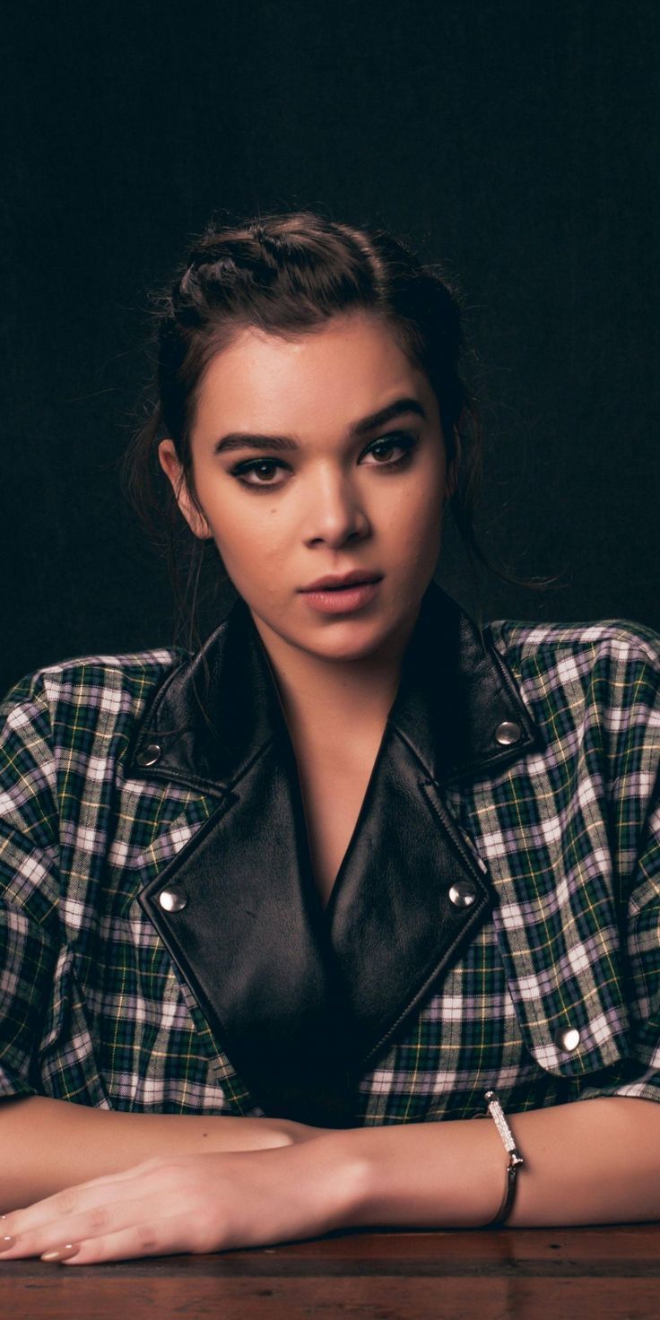 Beautiful Hailee Steinfeld Black 2017 Wallpapers