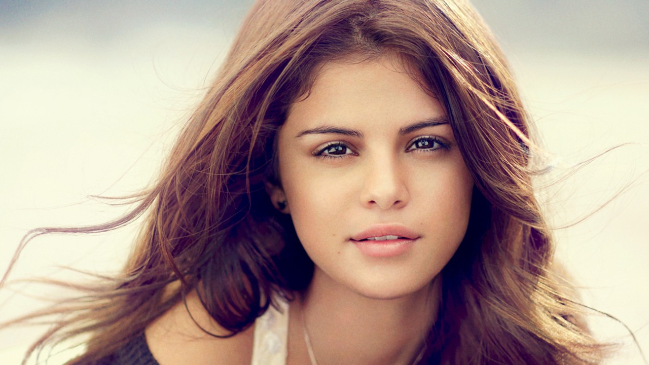 Beautiful Selena Gomez Face 2020 Wallpapers