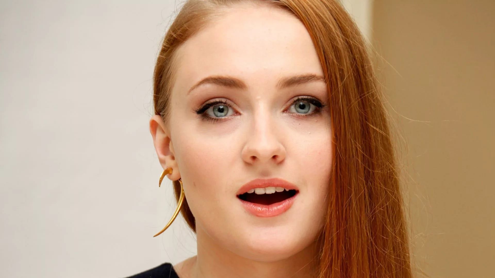 Beautiful Sophie Turner Wallpapers