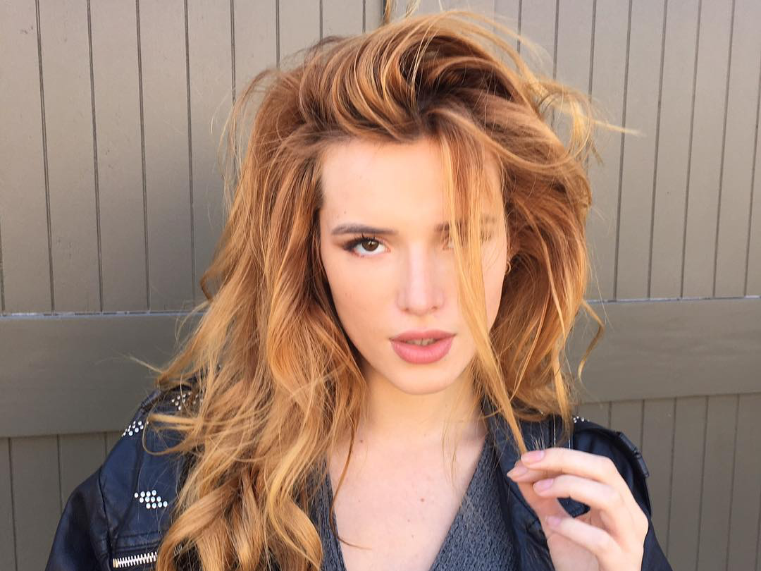 Bella Thorne Cute 2017 Wallpapers