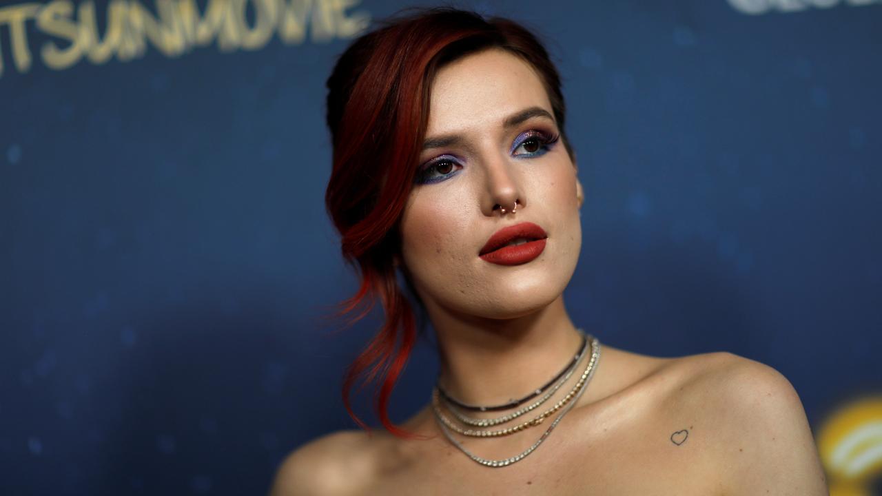 Bella Thorne Cute 2017 Wallpapers