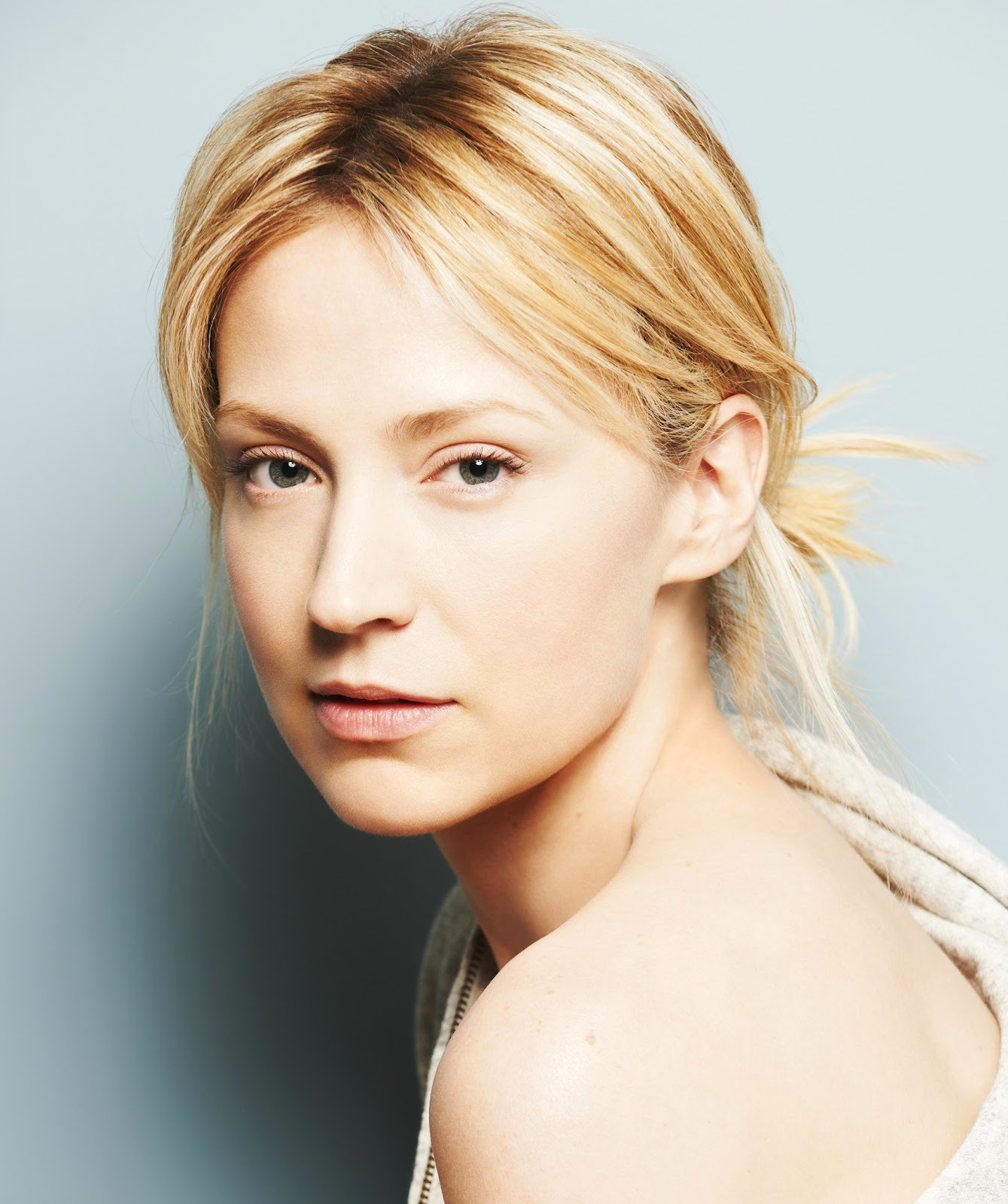 Beth Riesgraf Wallpapers