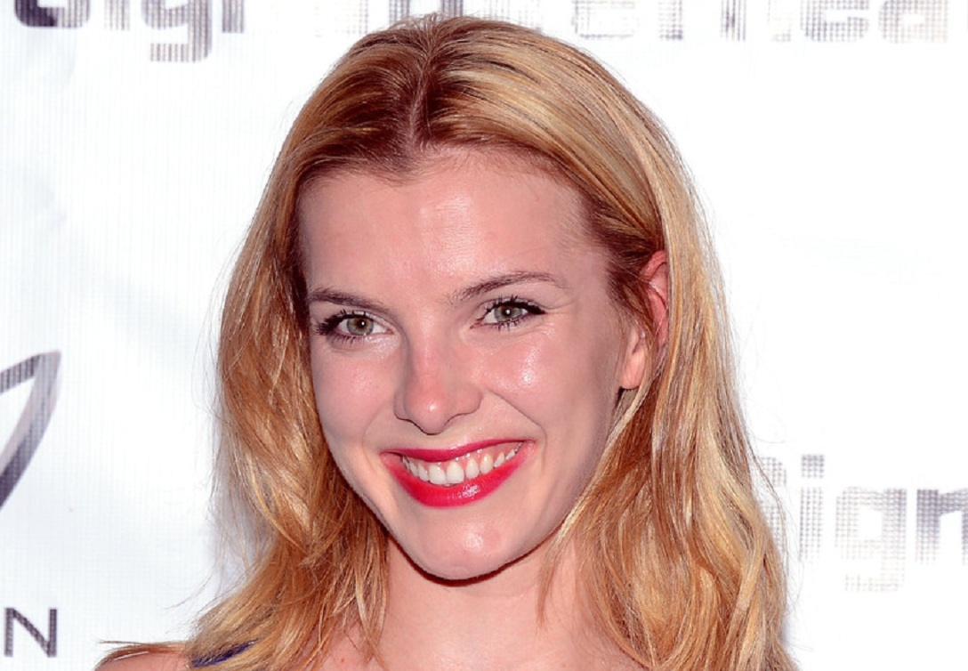 Betty Gilpin Beautiful Portrait Wallpapers