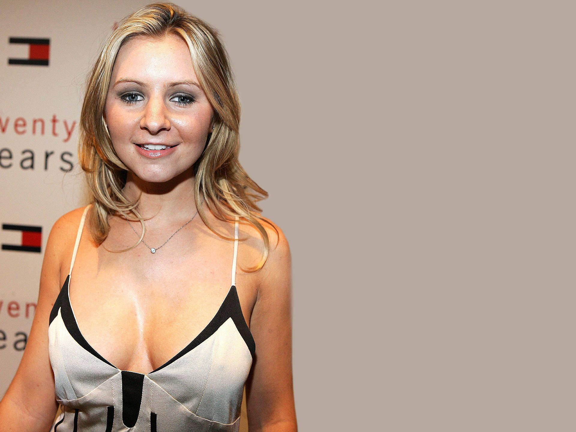 Beverley Mitchell Wallpapers