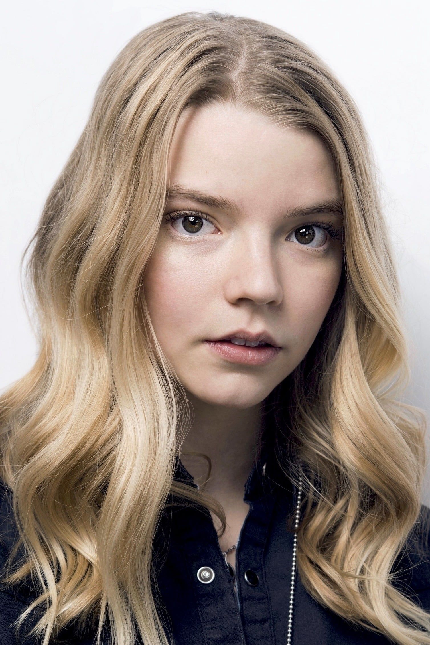 Blond Anya Taylor-Joy Black Dress Wallpapers