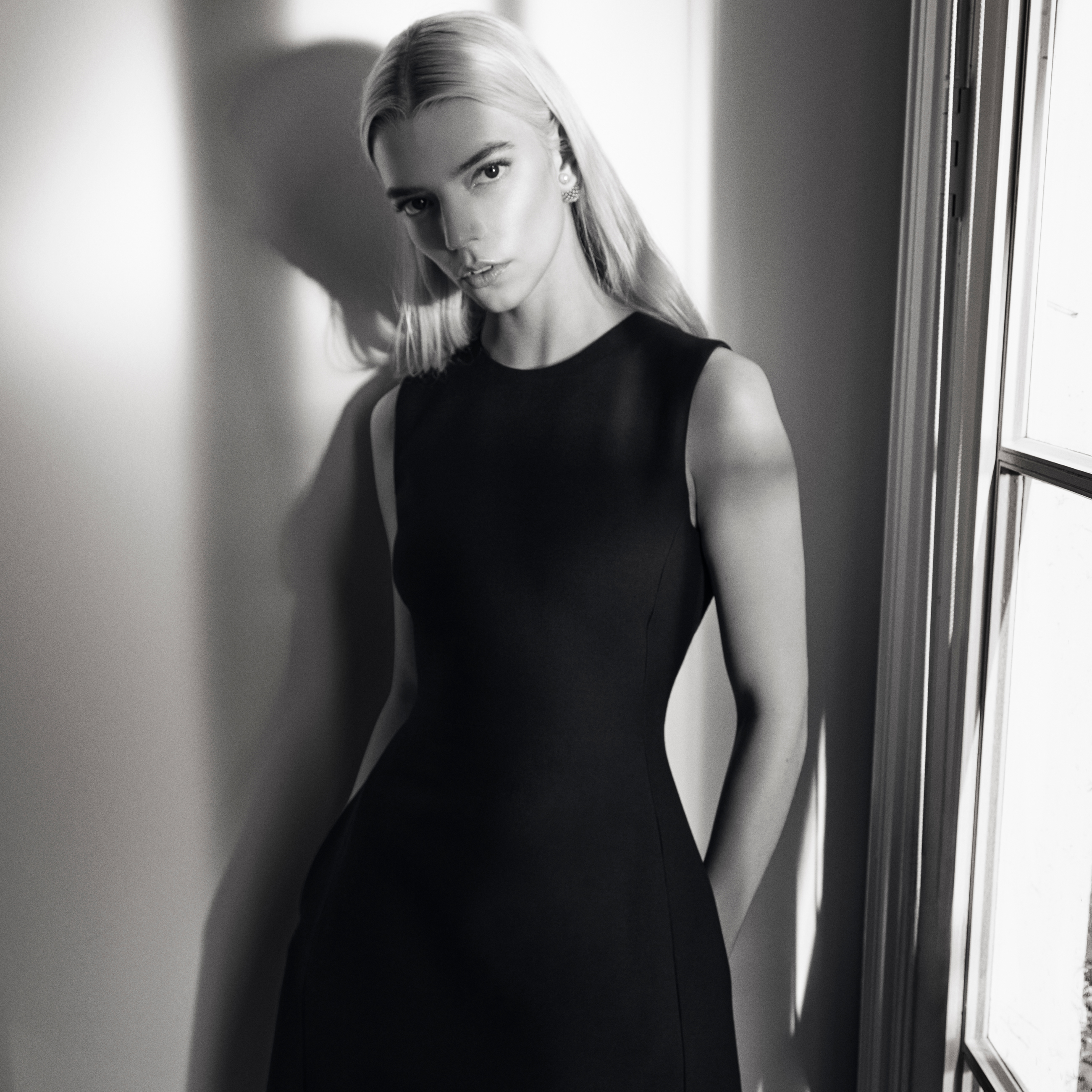 Blond Anya Taylor-Joy Black Dress Wallpapers