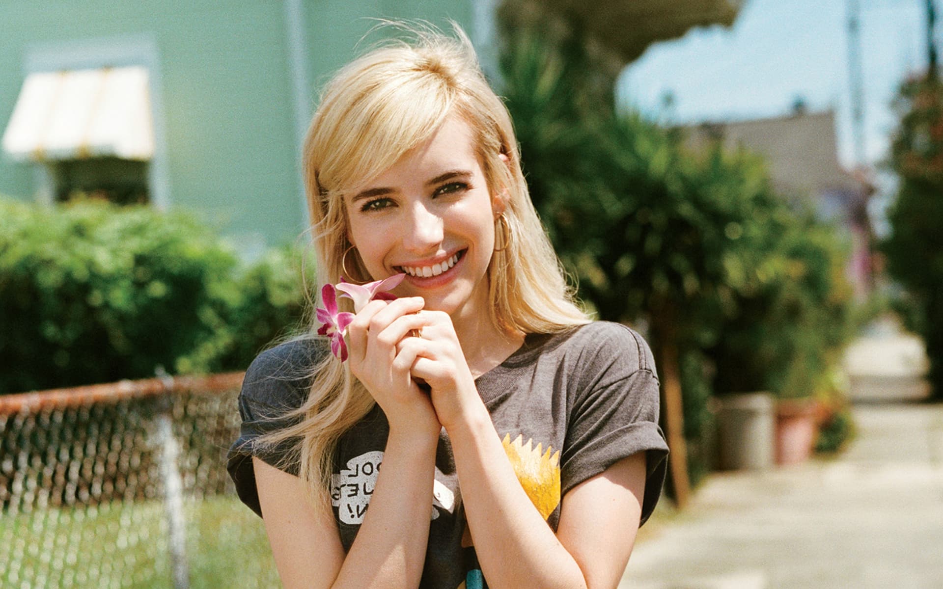 Blonde Emma Roberts Wallpapers