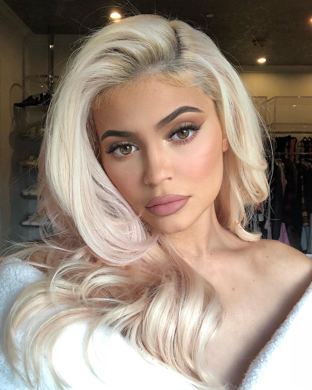 Blonde Kylie Jenner 2018 Wallpapers