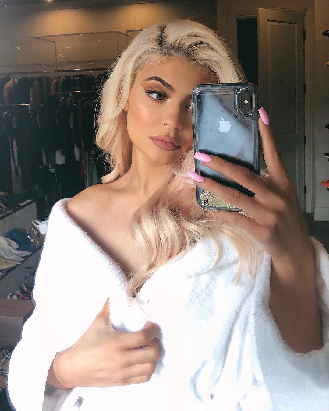 Blonde Kylie Jenner 2018 Wallpapers