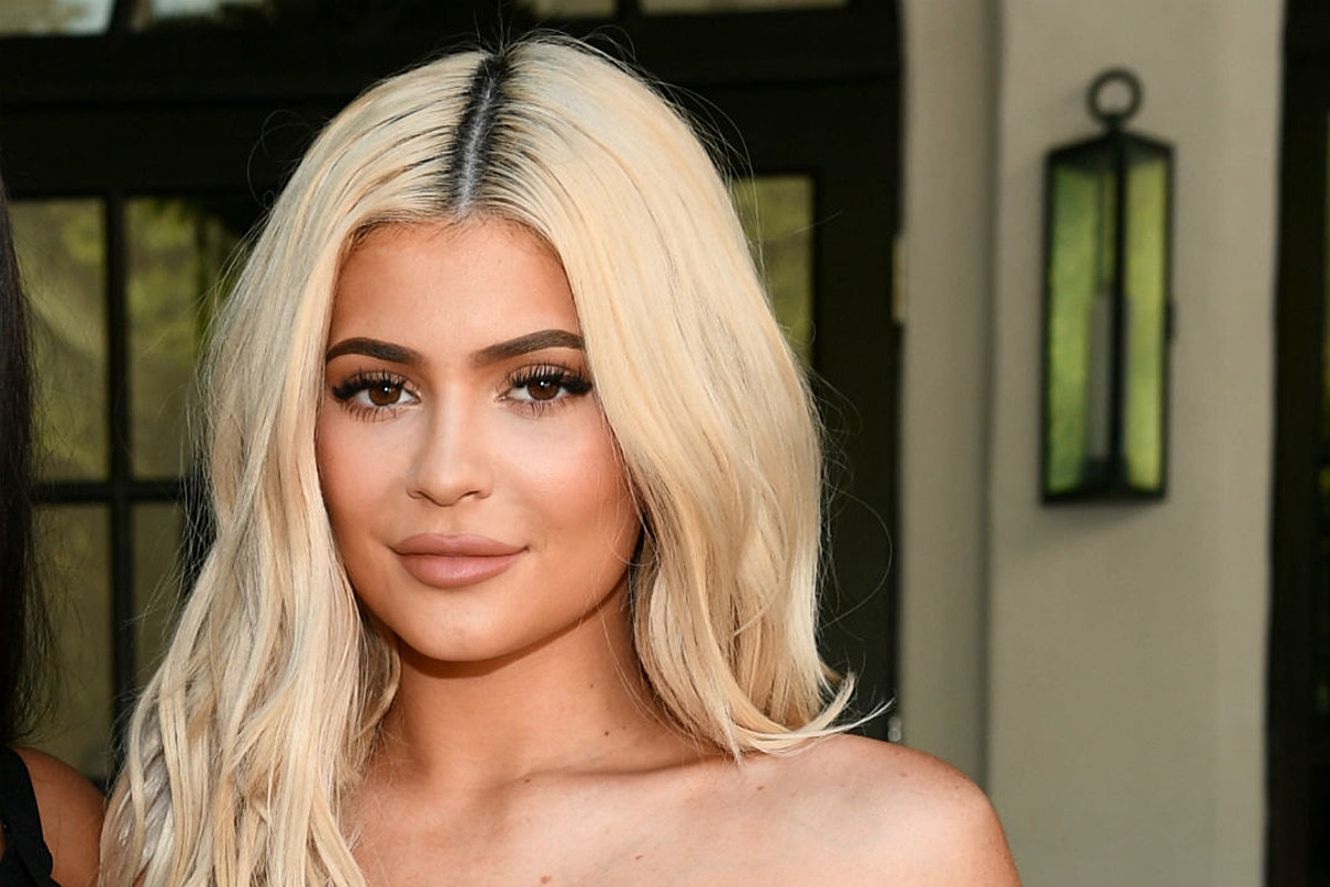 Blonde Kylie Jenner 2018 Wallpapers