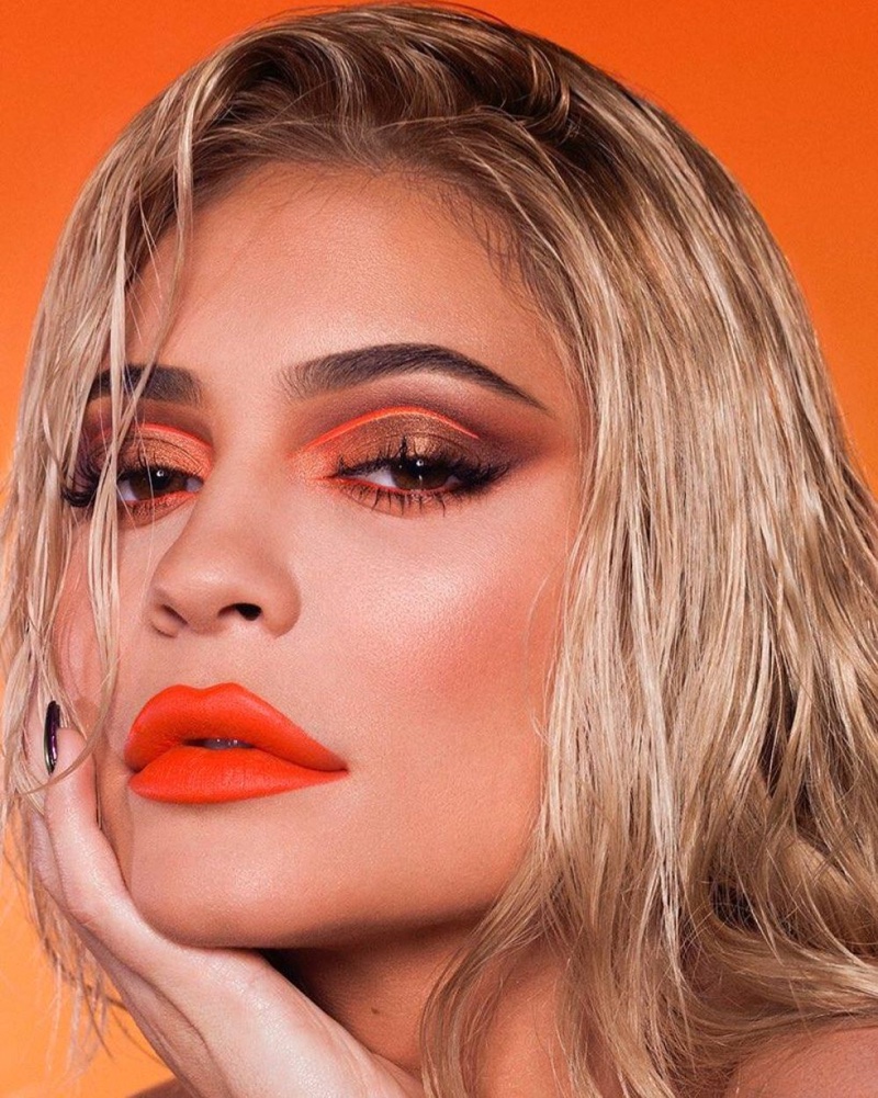 Blonde Kylie Jenner 2018 Wallpapers