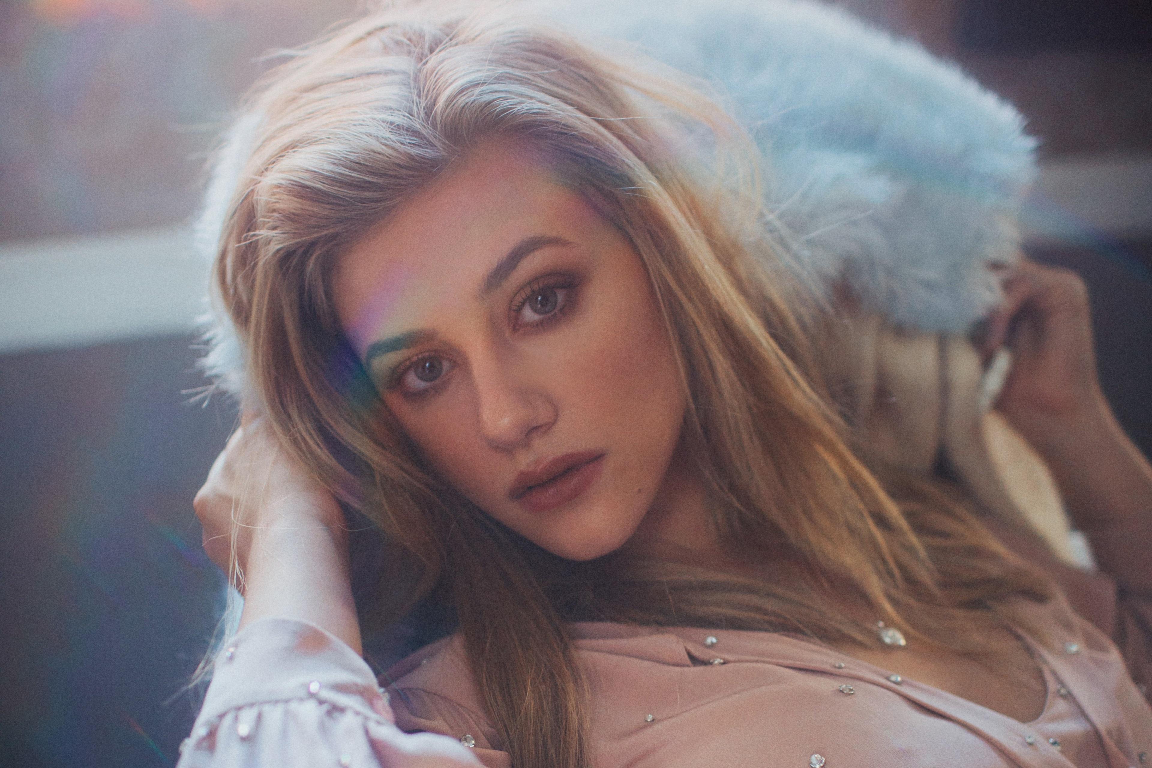 Blonde Lili Reinhart 2019 Wallpapers