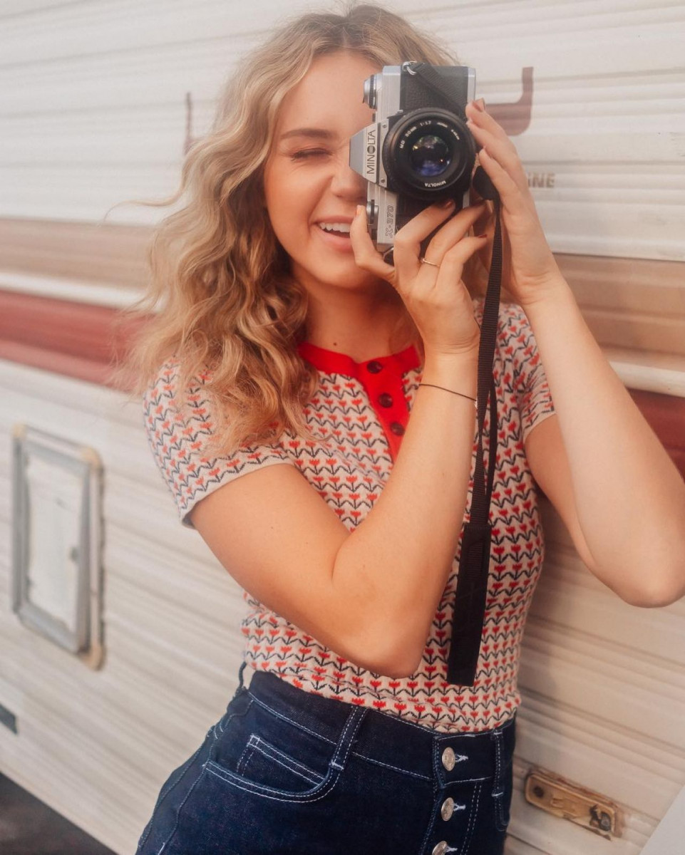 Brec Bassinger 2019 Wallpapers On Ewallpapers 5207