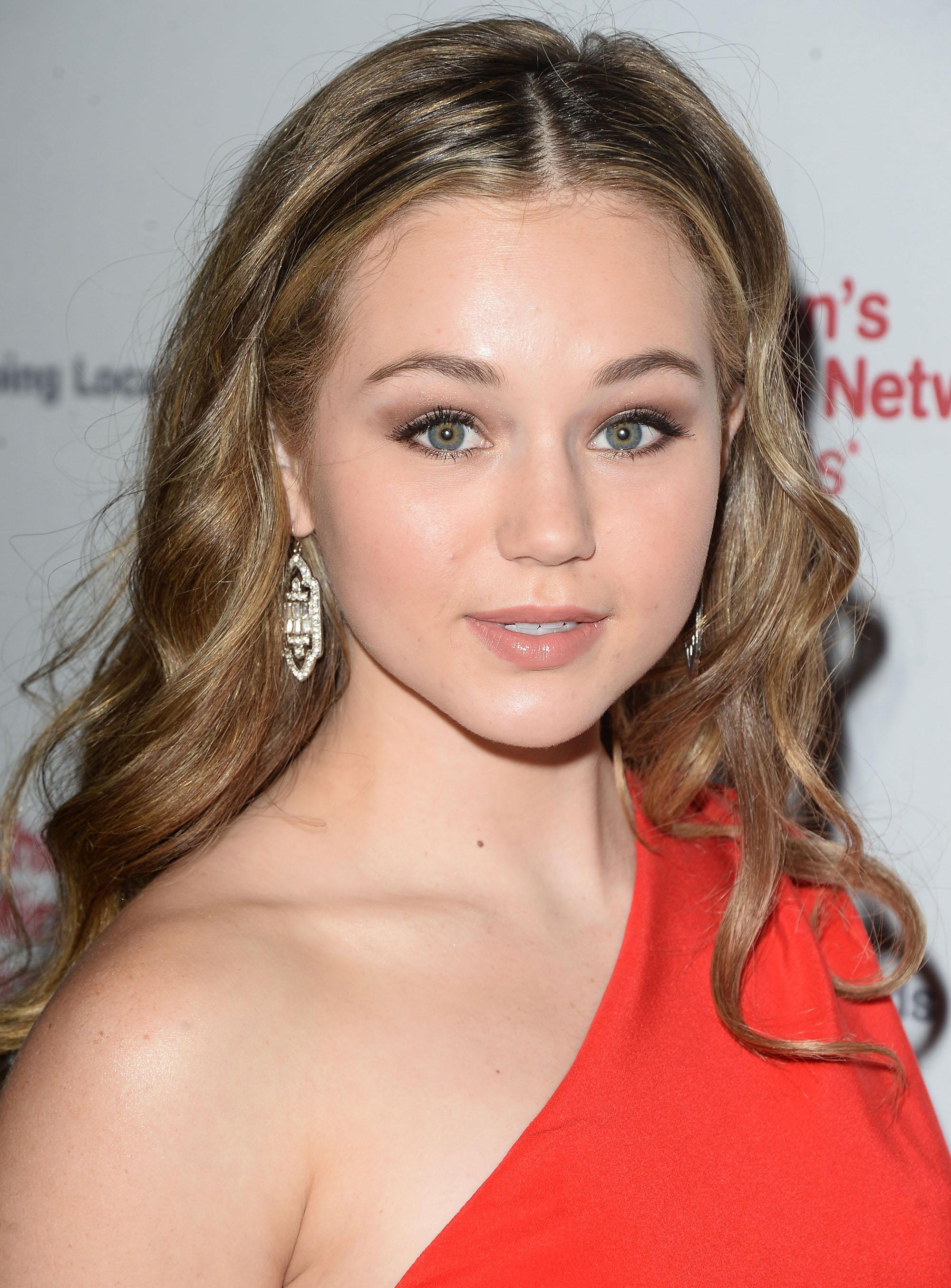 Brec Bassinger Face Wallpapers