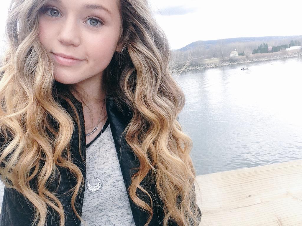 Brec Bassinger Face Wallpapers