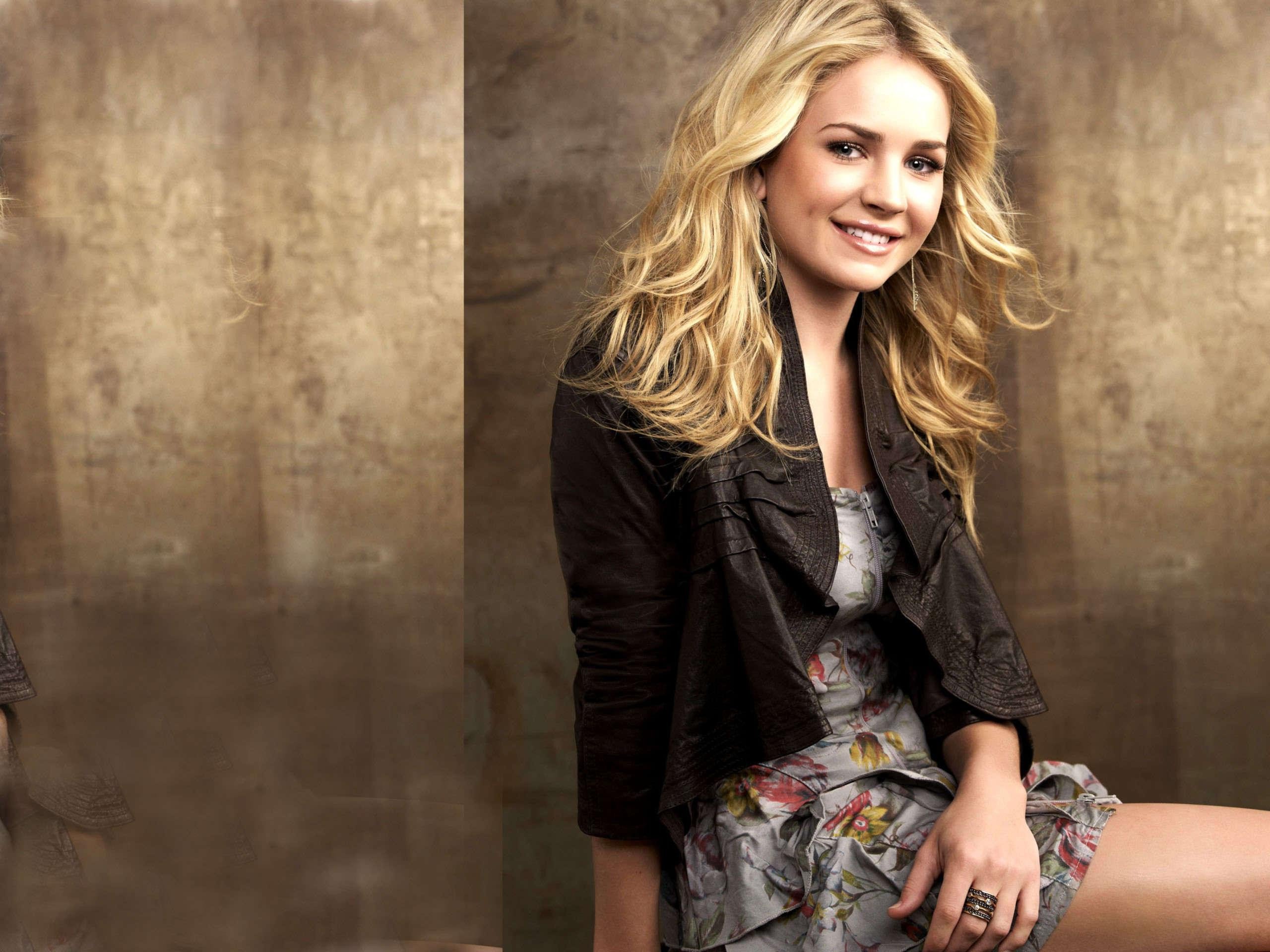 Britt Robertson Wallpapers