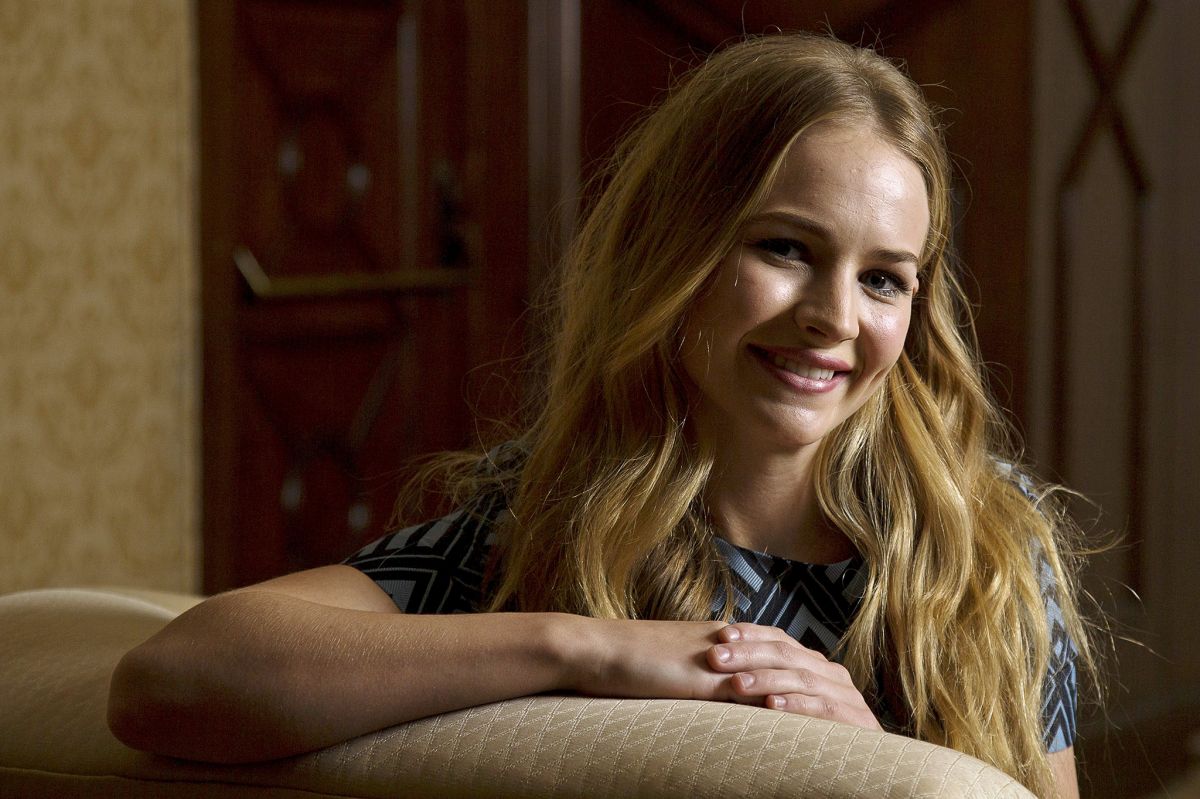 Britt Robertson Wallpapers