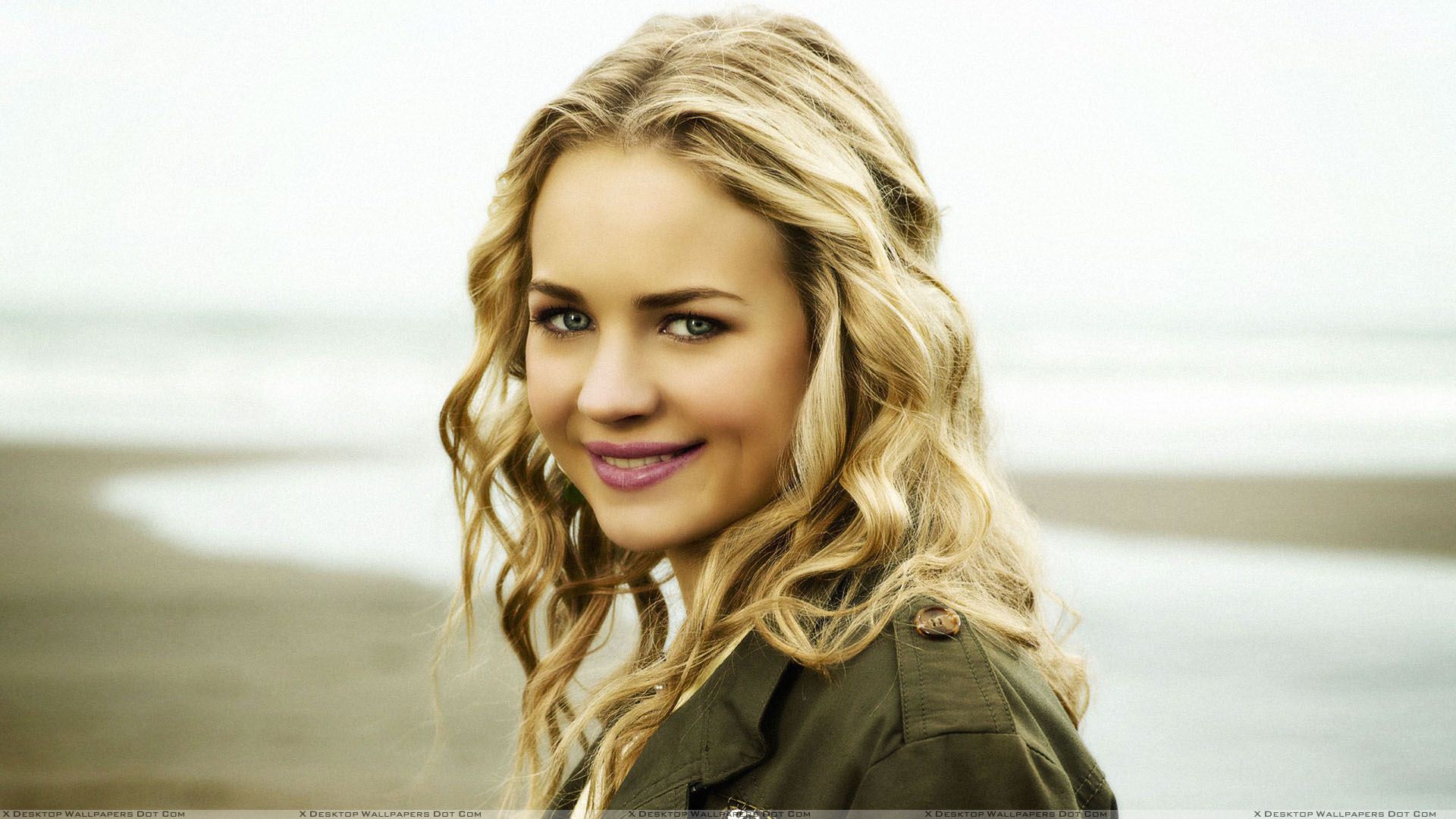 Britt Robertson Wallpapers