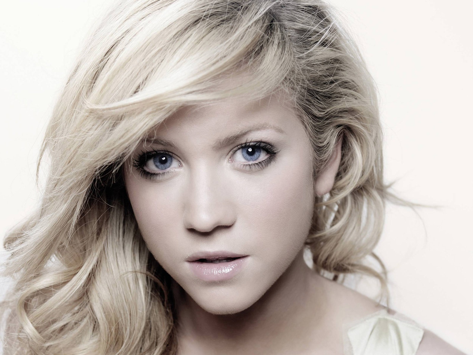 Brittany Snow Wallpapers