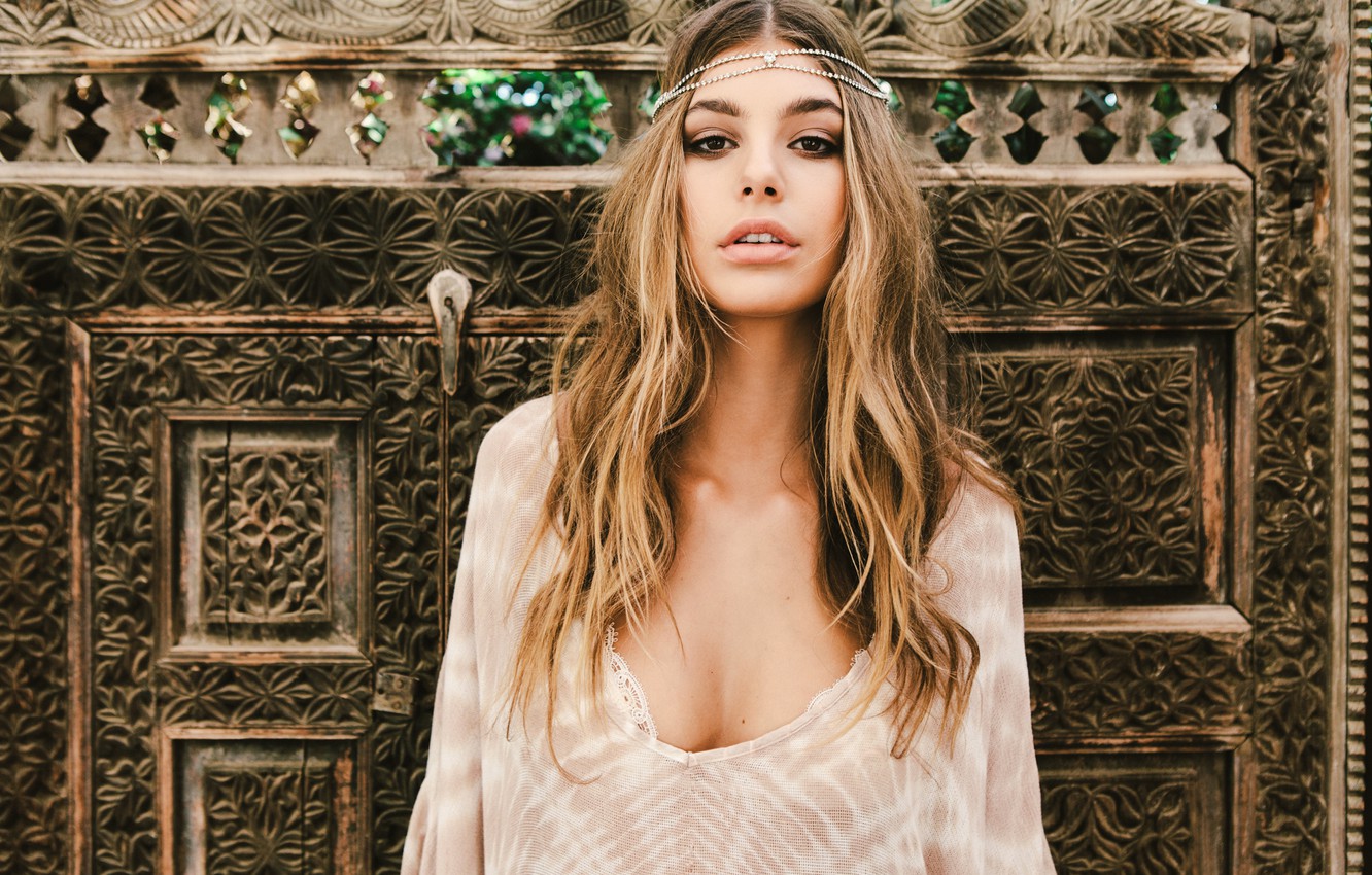 Camila Morrone Model And Wallpapers