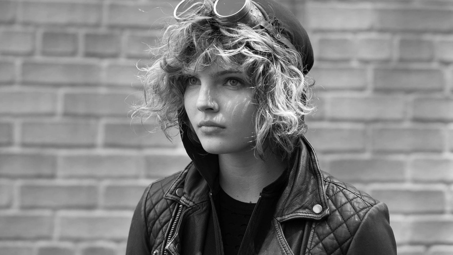 Camren Bicondova Monochrome Wallpapers