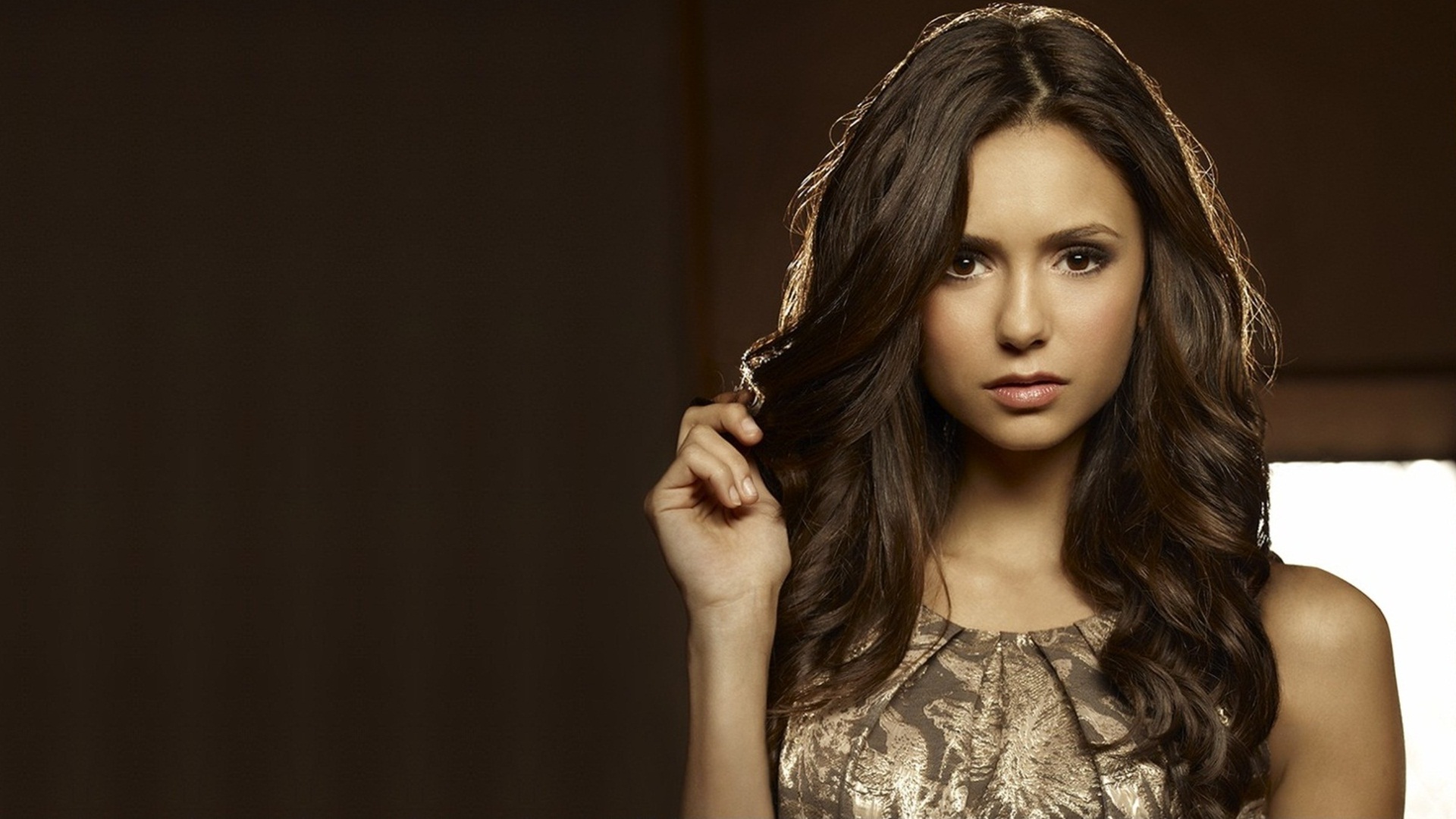 Canadian Actress Nina Dobrev Make-up Wallpapers