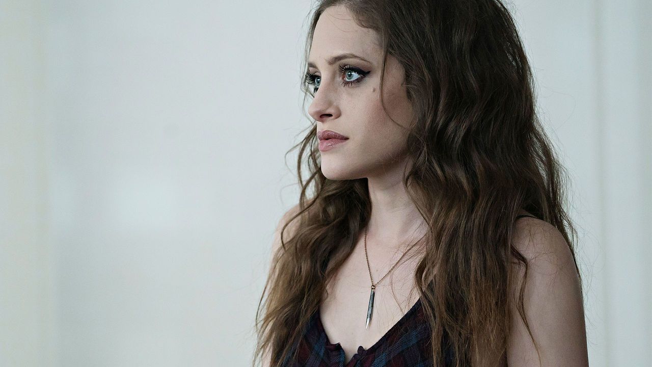 Carly Chaikin As Darlene Wallpapers