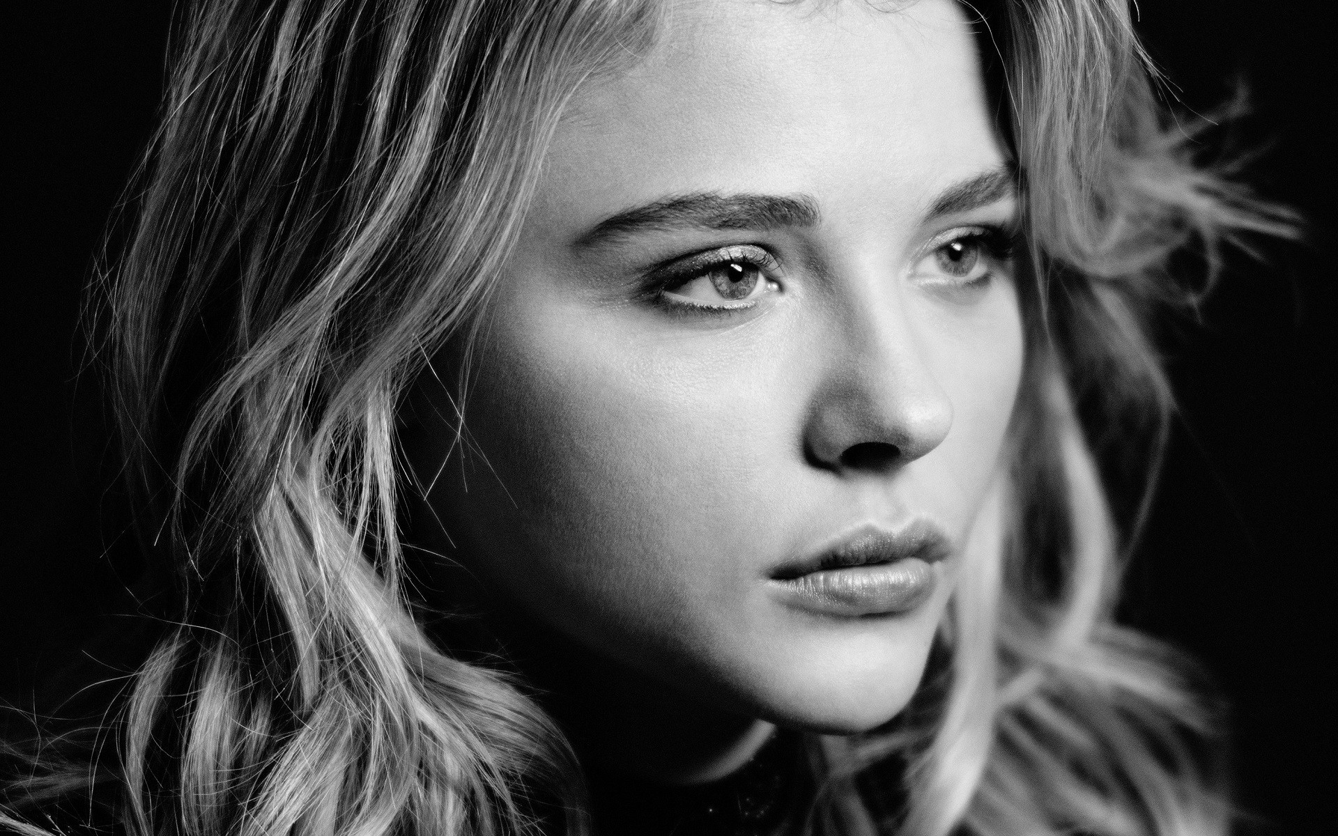 ChloГ« Grace Moretz Monochrome Wallpapers