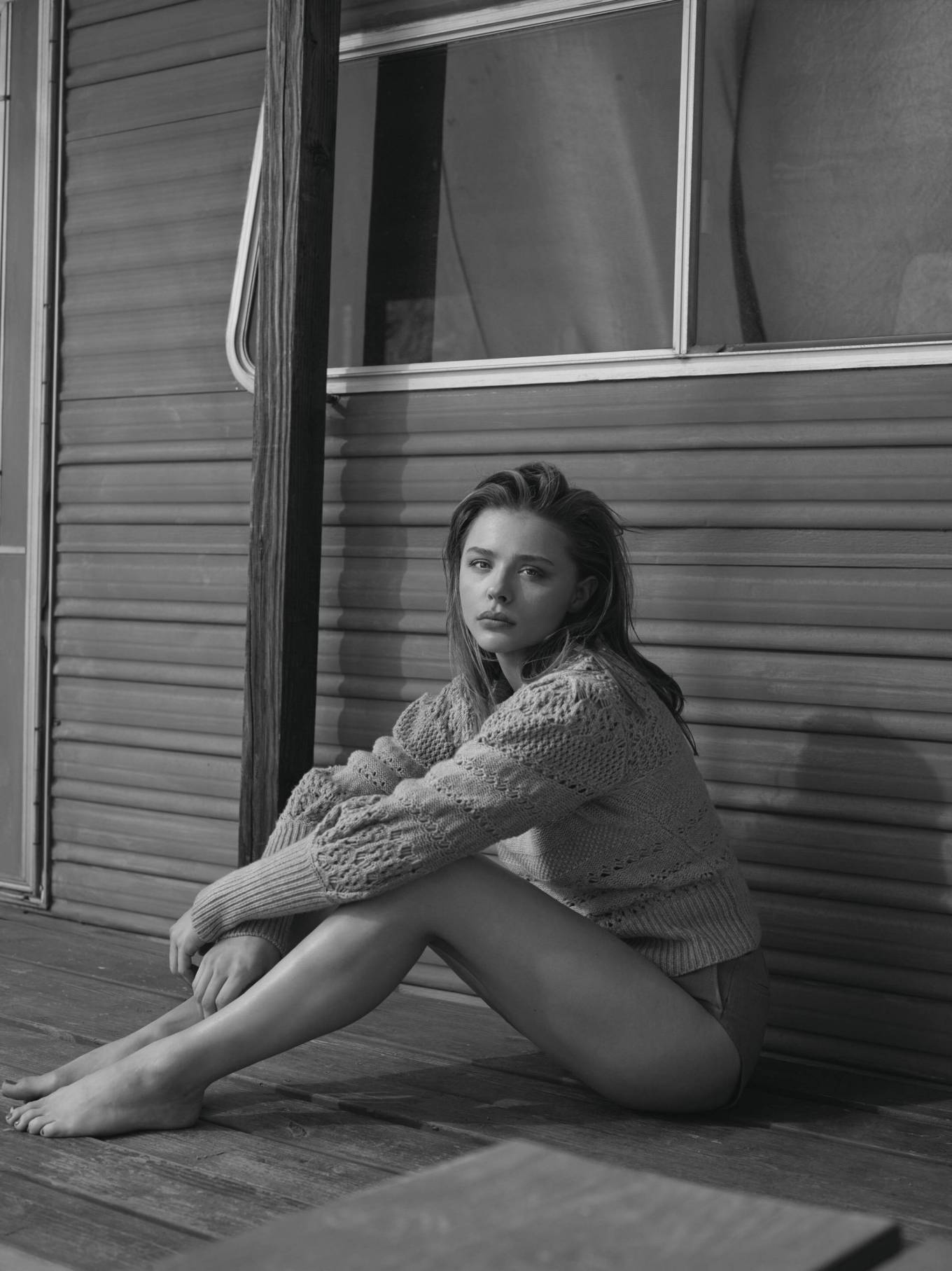 ChloГ« Grace Moretz Monochrome Wallpapers