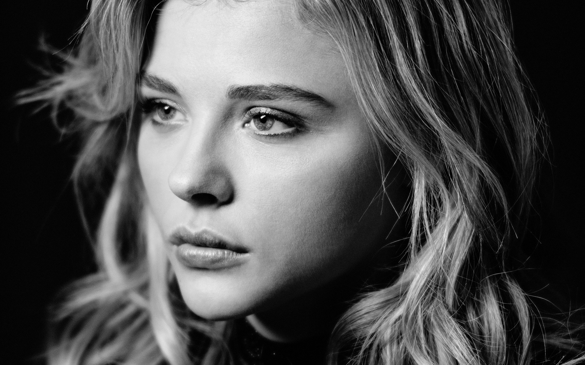 ChloГ« Grace Moretz Monochrome Wallpapers