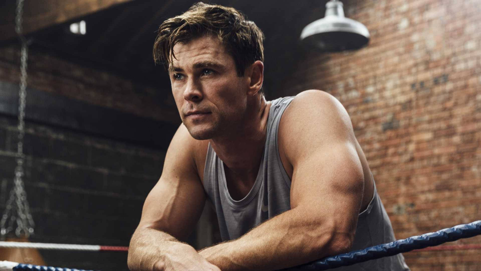 Chris Hemsworth Workout Wallpapers