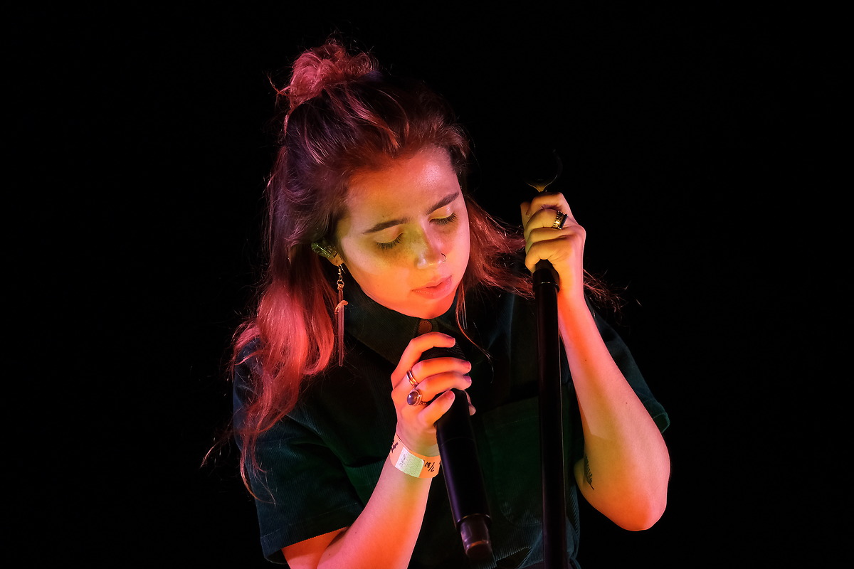 Clairo Singer Wallpapers